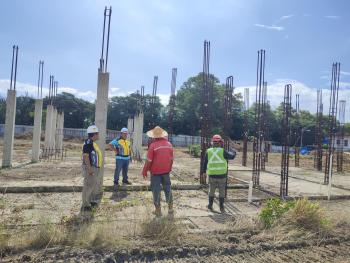 LAWATAN TAPAK YBRS. TUAN PENGARAH JKR WP LABUAN DAN PASUKAN KE PROJEK KLINIK KESIHATAN (JENIS KK5) BEBULOH DAN PROJEK KUARTERS KESIHATAN LABUAN