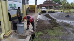 TUAN PENGARAH JKR WP LABUAN BERSAMA PASUKAN DI WORKSYOP JKR JALAN RANCHA RANCHA SEMPENA GOTONG ROYONG KEBERSIHAN SEMARAK RAMADHAN